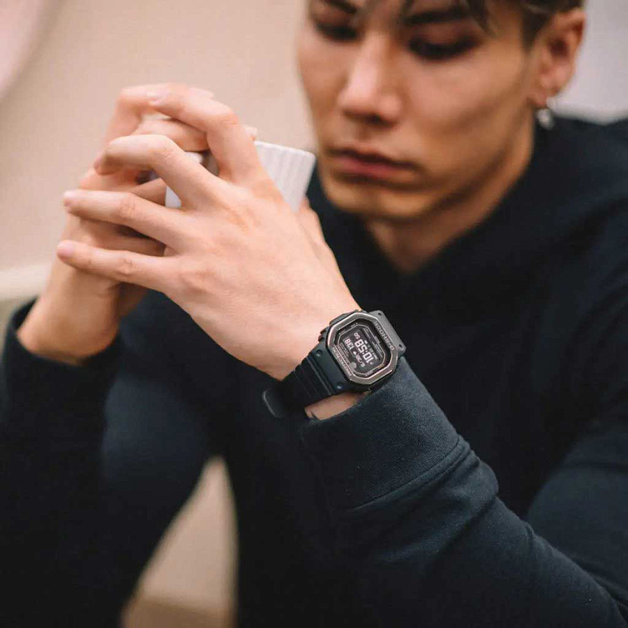 Часы Casio G-Shock DW-H5600MB-1DR — электронные, пластик сталь