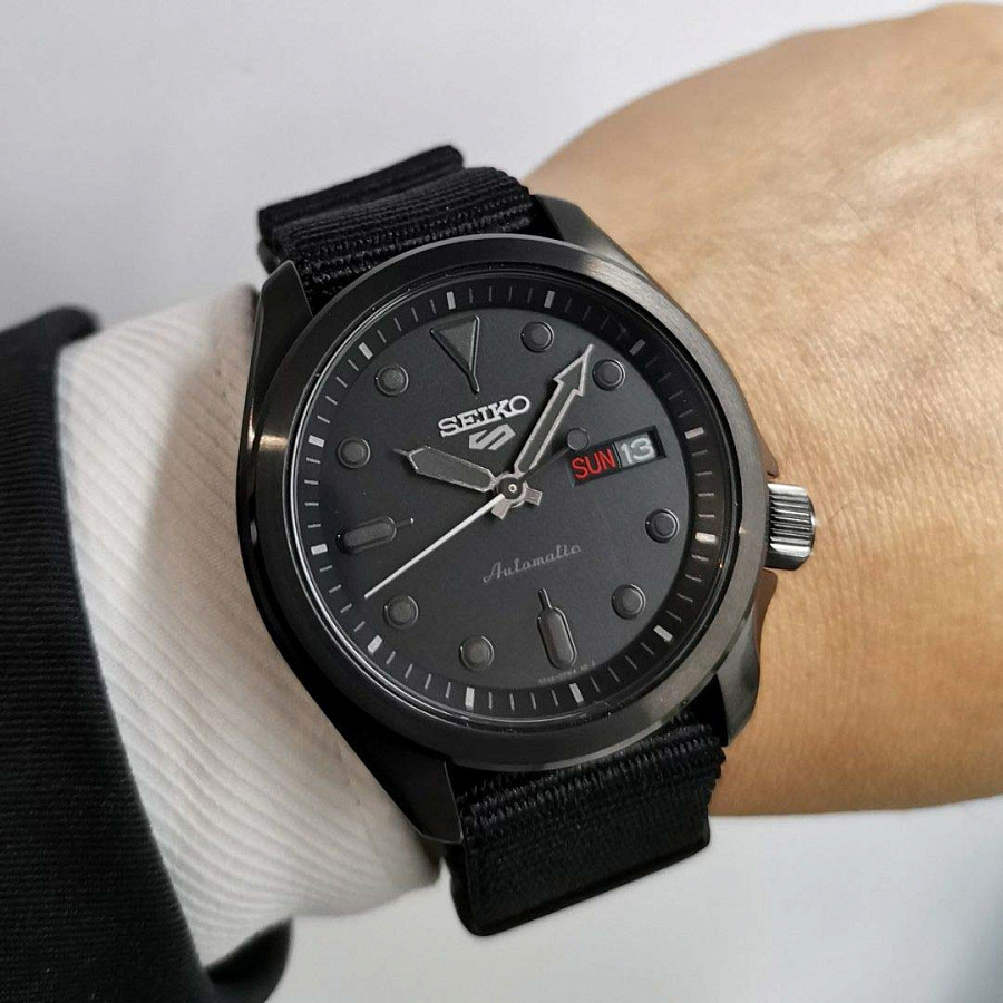 Часы Seiko 5 Sports SRPE69K1S — черный, сталь металл