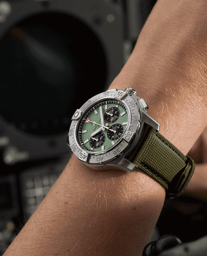 Часы Breitling Avenger B01 Chronograph 44 AB0147101L1X1 — артикул AB0147101L1X1