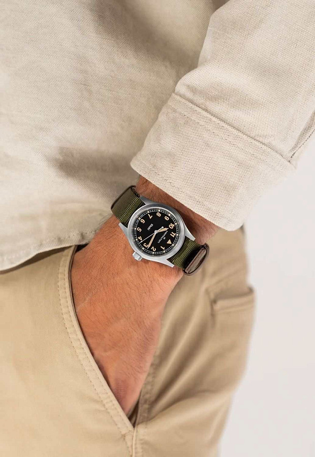 Часы Hamilton Khaki Field Quartz 38mm H69401930 — кварцевые, сталь