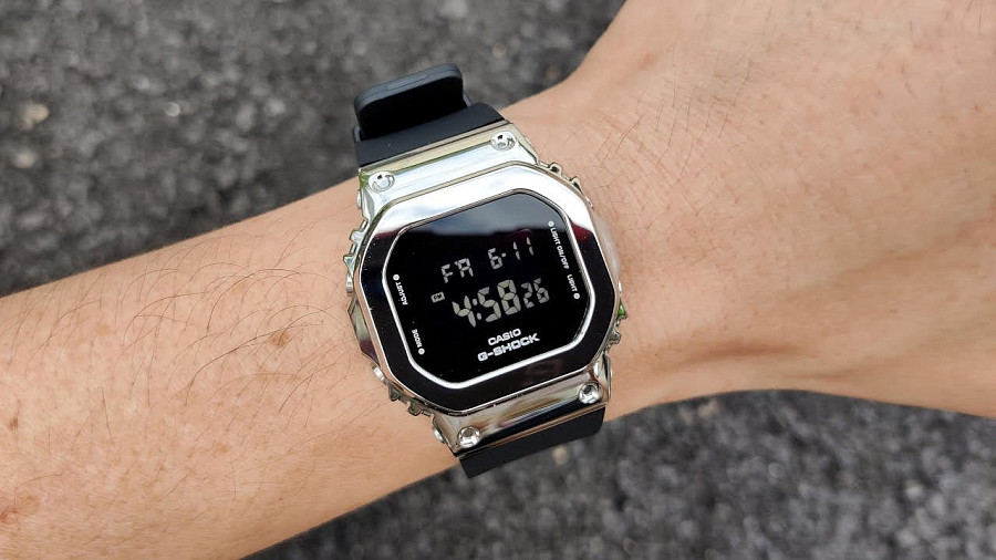 Часы Casio G-Shock GM-S5600-1DR (GM-S5600-1) — электронные, сталь металл пластик