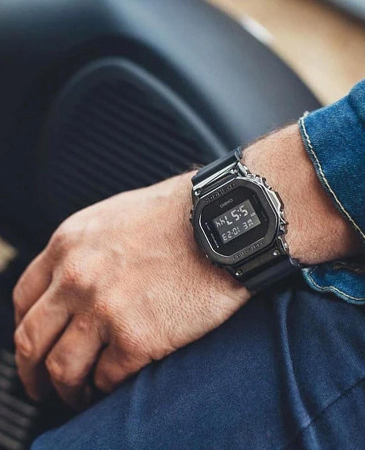 Часы Casio G-Shock GM-5600UB-1DR — Япония, электронные