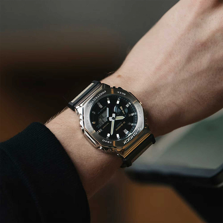 Часы Casio G-Shock GM-2100C-5ADR (GM-2100C-5A) — электронные, сталь металл