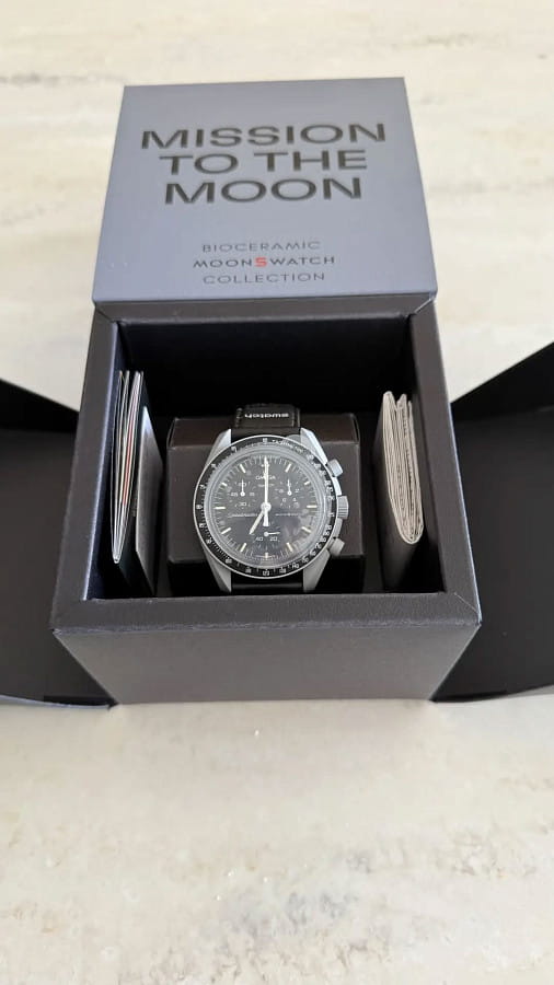 Часы Swatch x Omega Bioceramic Moonswatch Mission To The Moon SO33M100 — биокерамика, мужские, Швейцария