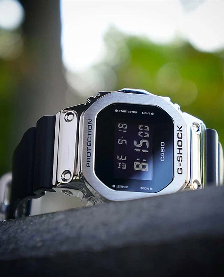 Часы Casio G-Shock GM-5600U-1DR — черный, пластик металл сталь