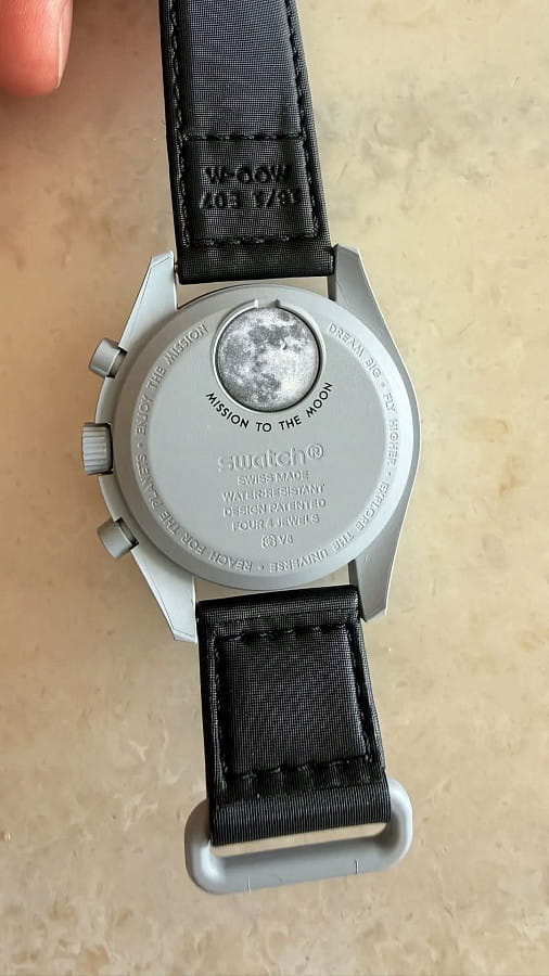 Часы Swatch x Omega Bioceramic Moonswatch Mission To The Moon SO33M100 — черный, кварцевые