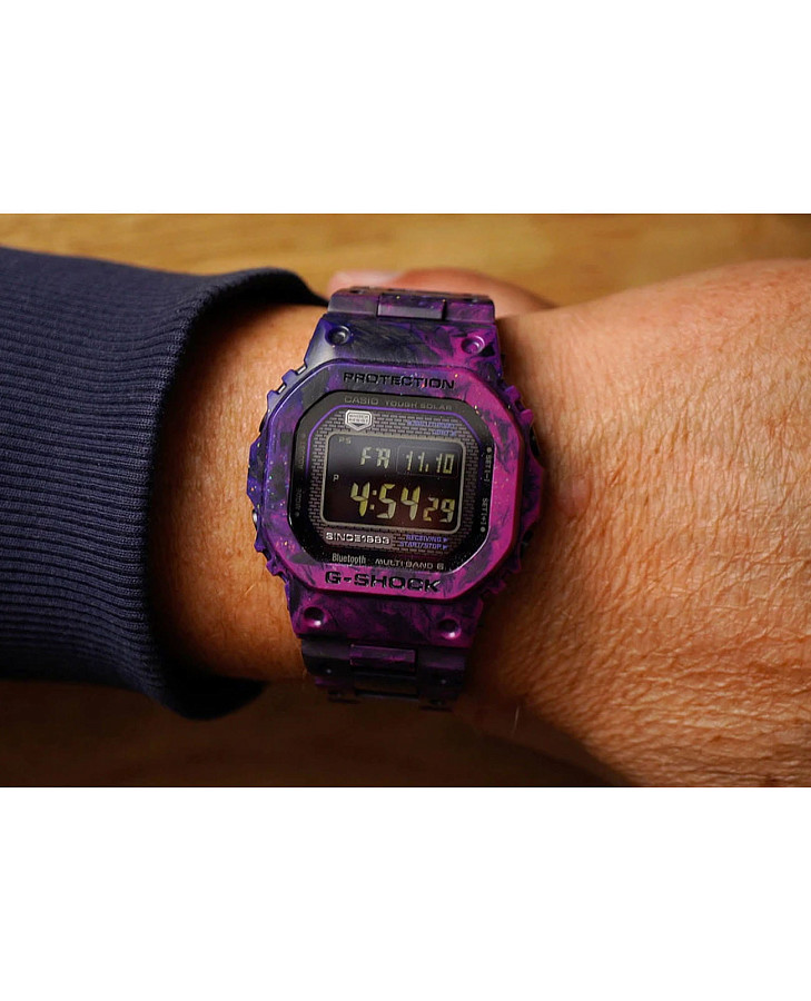 Часы Casio G-Shock GCW-B5000UN-6 — электронные, пластик карбон