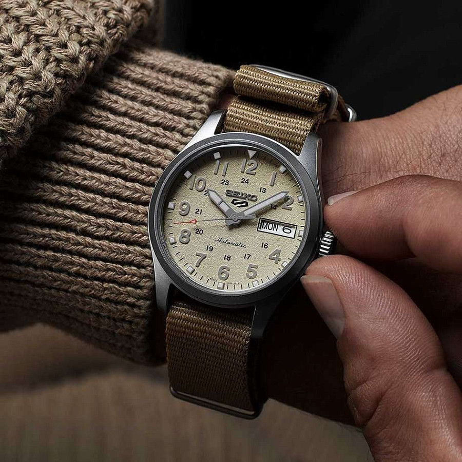 Часы Seiko 5 Sports SRPJ83K1 — Япония, механические