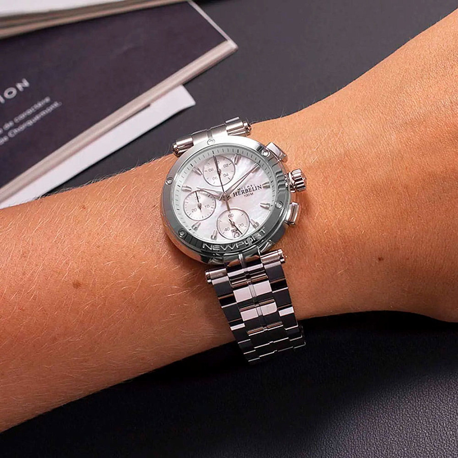 Часы Herbelin Newport Chrono 35688B19 — нержавеющая сталь, женские