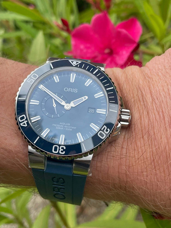 Часы Oris Aquis Small Second, Date 01 743 7733 4155-07 4 24 69EB — артикул 01 743 7733 4155-07 4 24 69EB