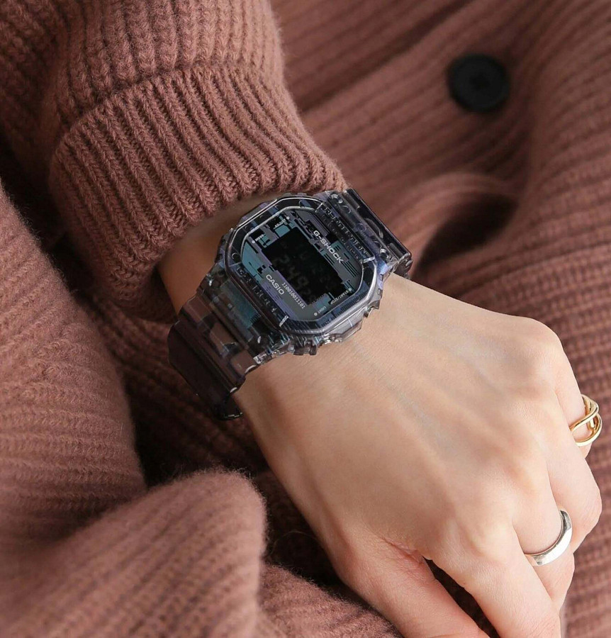 Часы Casio G-Shock DW-5600NN-1E — пластик, Япония