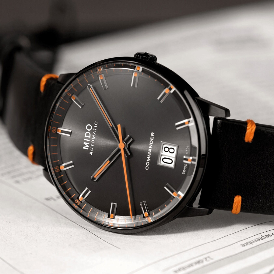 Часы Mido Commander Big Date M021.626.36.051.01 — мужские, кожаный