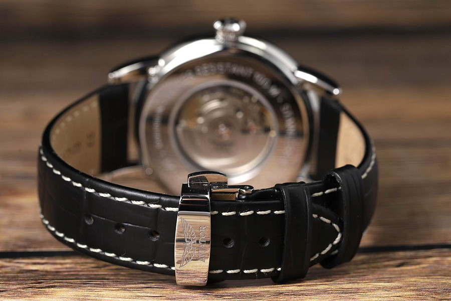 Часы Aviator Douglas Day-Date V.3.20.0.142.4 — Швейцария, механические