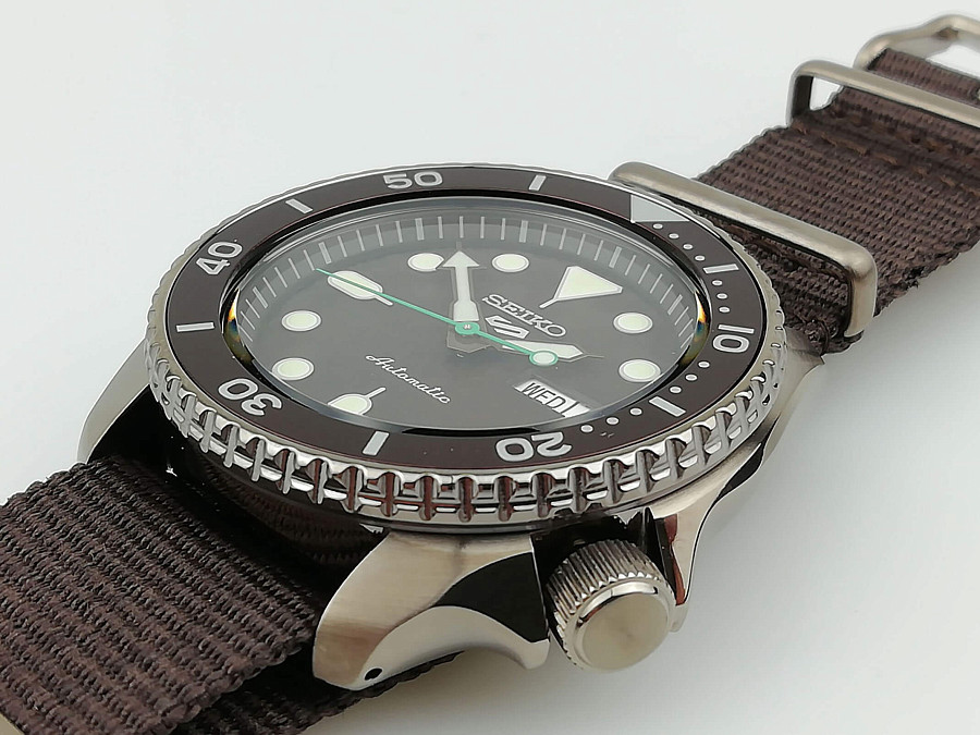 Часы Seiko 5 Sports SRPD85K1S — мужские, нейлон