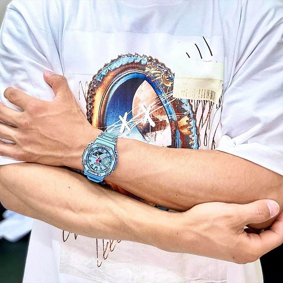 Часы Casio G-Shock GA-2100MNG-2A — карбон, Япония