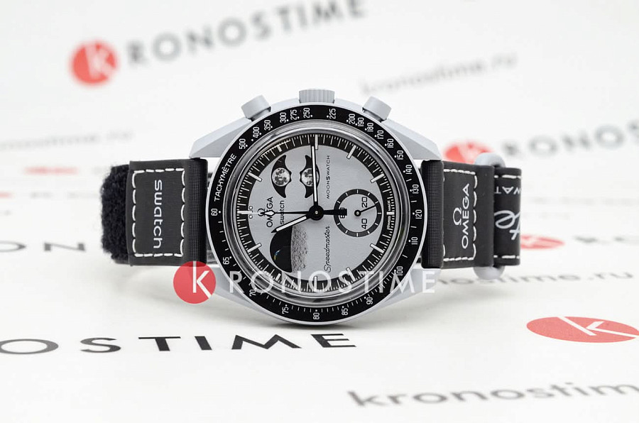 Часы Swatch x Omega Bioceramic Moonswatch Mission to EarthPhase SO33M700 — Швейцария, кварцевые
