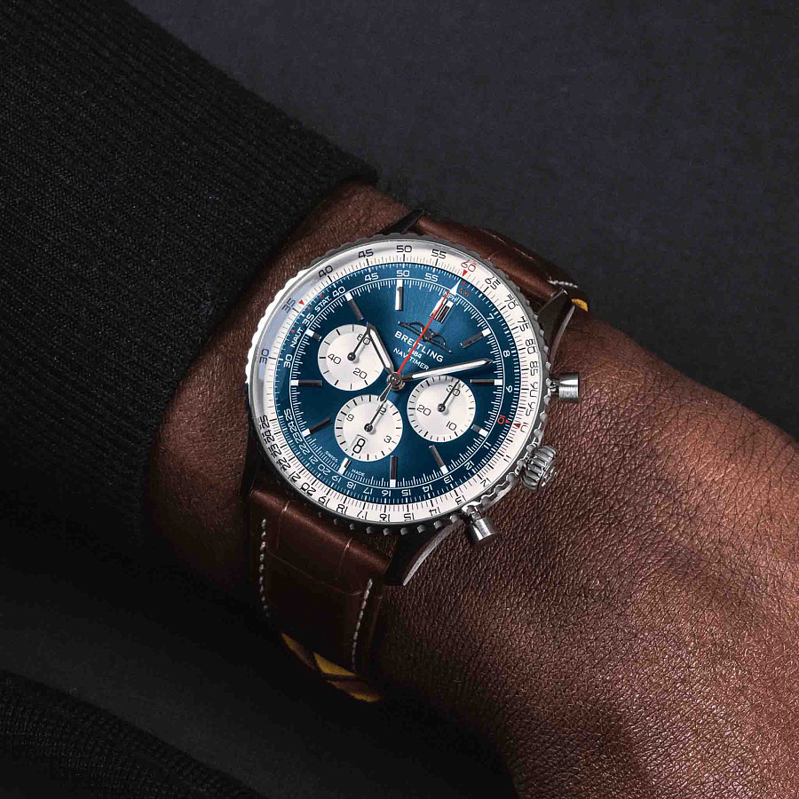 Часы Breitling Navitimer B01 Chronograph 46 AB0137211C1P1 — кожаный, мужские