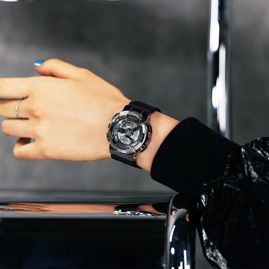 Часы Casio G-Shock GM-S110-1ADR (GM-S110-1A) — мужские, пластик