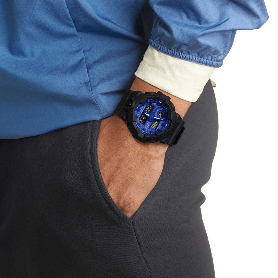 Часы Casio G-Shock GA-700BP-1A — электронные, пластик