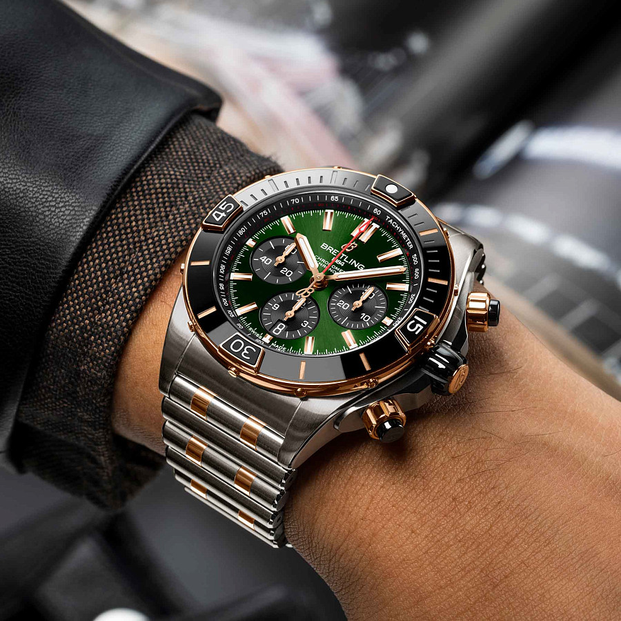 Часы Breitling Super Chronomat B01 44 UB0136251L1U1 — сталь металл золото, Швейцария