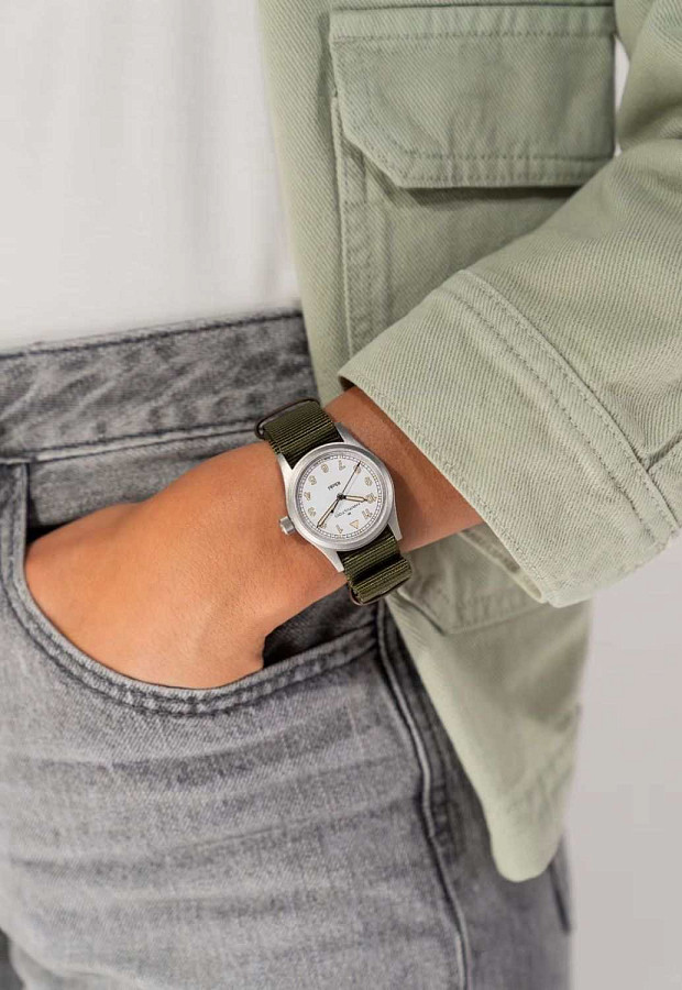 Часы Hamilton Khaki Field Quartz 33mm H69301910 — кварцевые, сталь