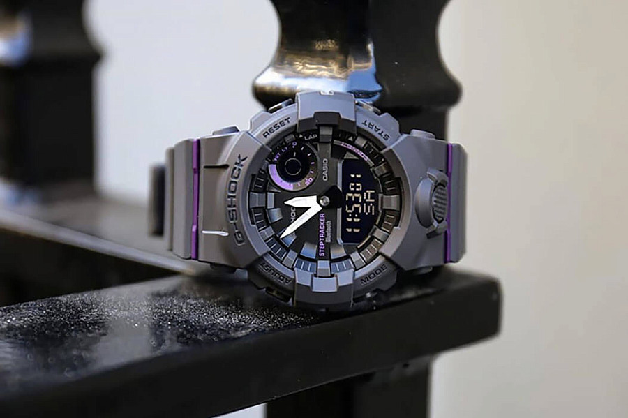 Часы Casio G-Shock GMA-B800-8A — электронные, Япония, женские