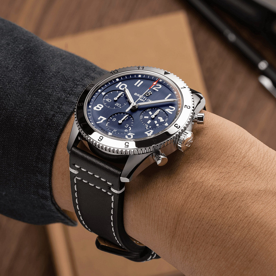Часы Breitling Classic Avi Chronograph 42 Tribute To Vought F4U Corsair A233801A1C1X1 — артикул A233801A1C1X1