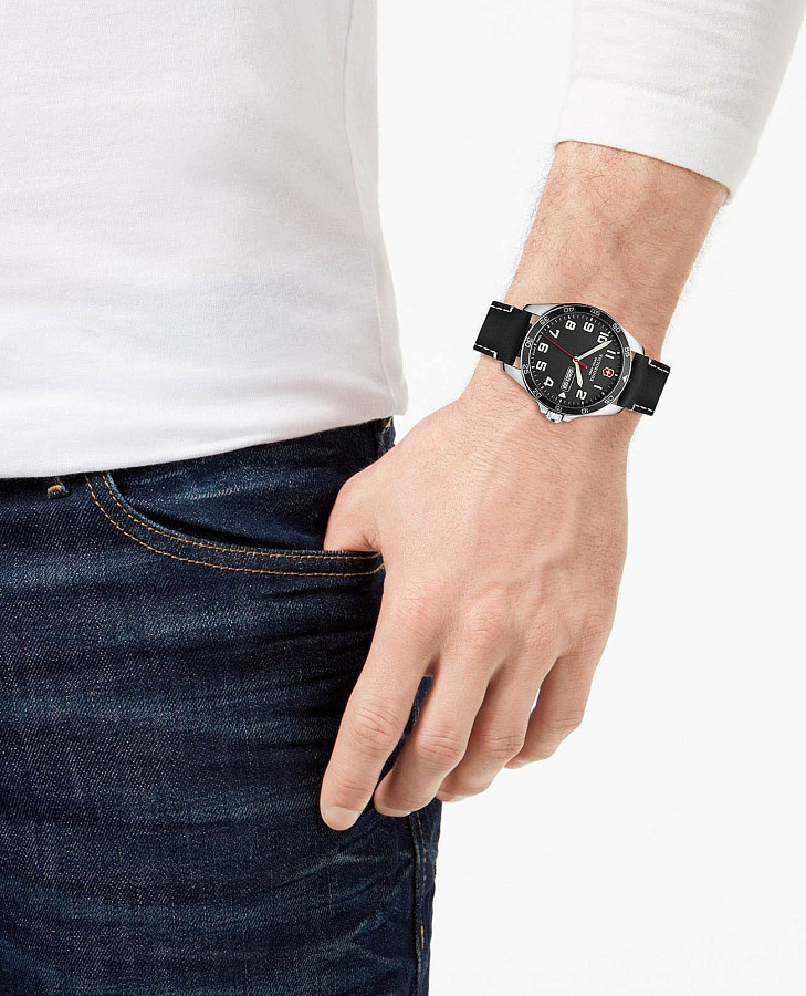 Часы Victorinox Fieldforce 241846 — кварцевые, металл сталь