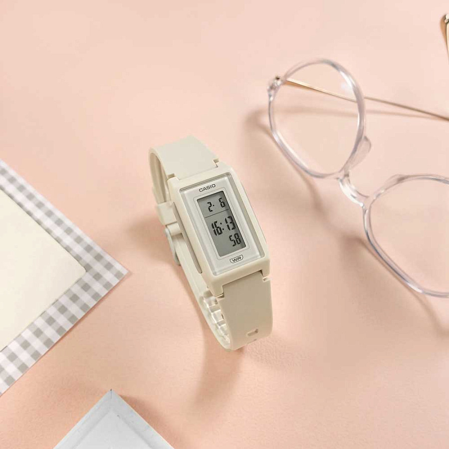 Часы Casio Collection LF-10WH-8EF — женские, пластик