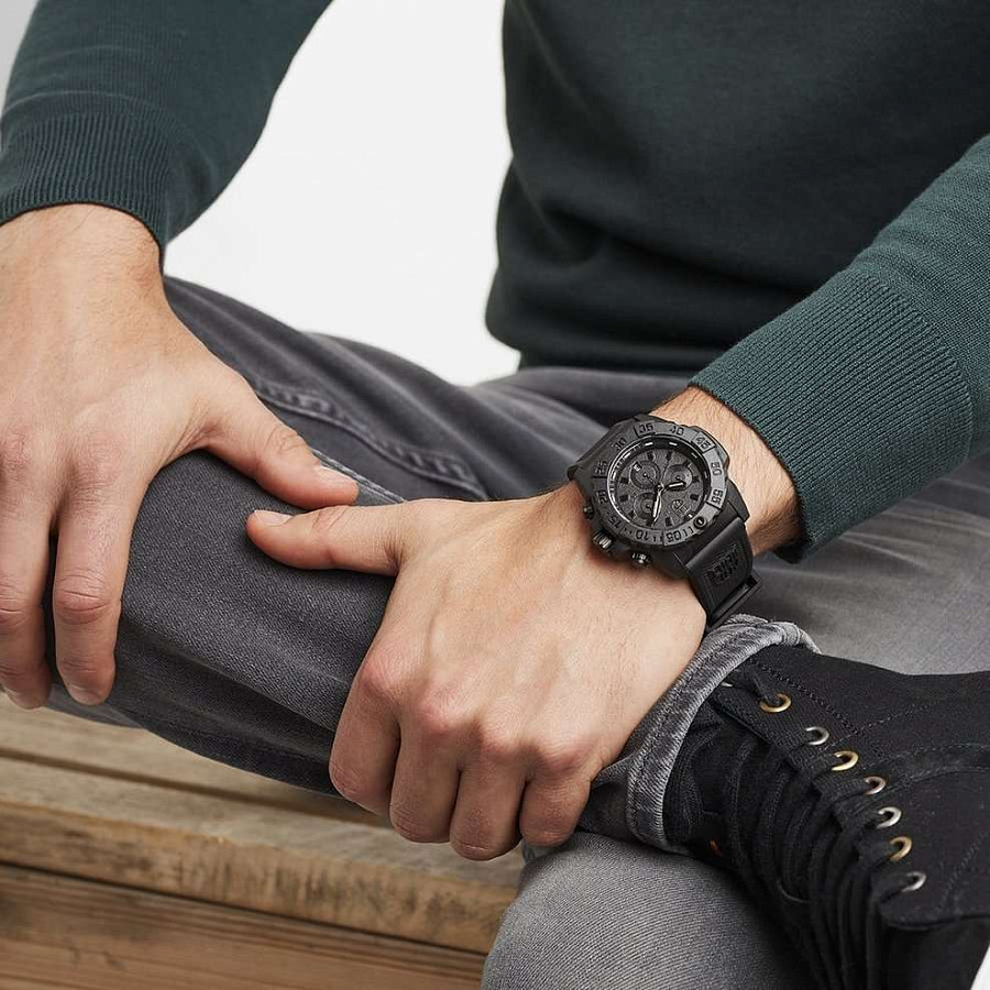 Часы Luminox Navy SEAL Chronograph 3580 Series XS.3581.BO — кварцевые, пластик карбон