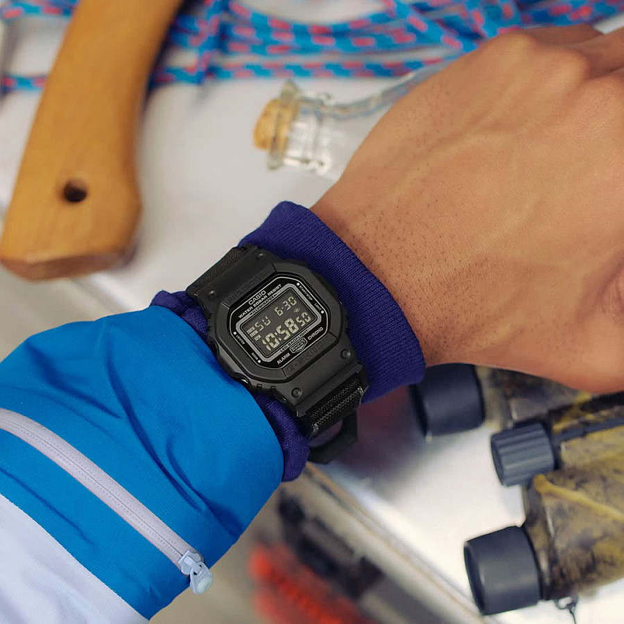 Часы Casio G-Shock DW-5600MNC-1 — артикул DW-5600MNC-1