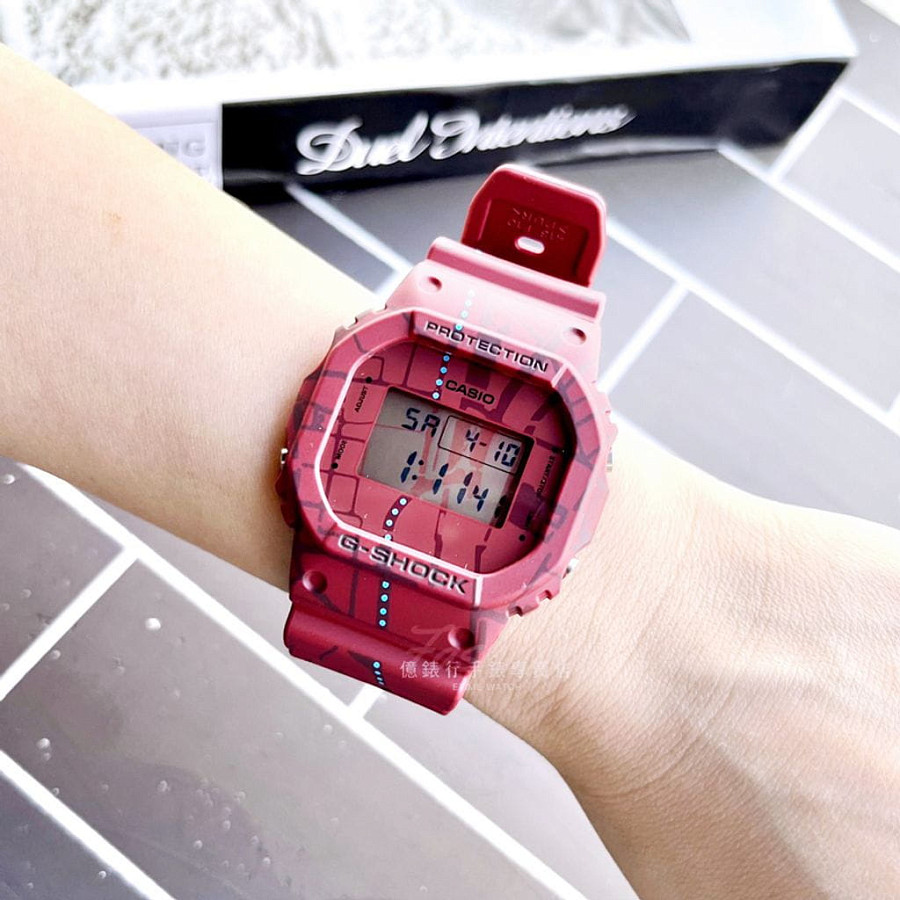 Часы Casio G-Shock DW-5600SBY-4DR (DW-5600SBY-4) — красный, электронные