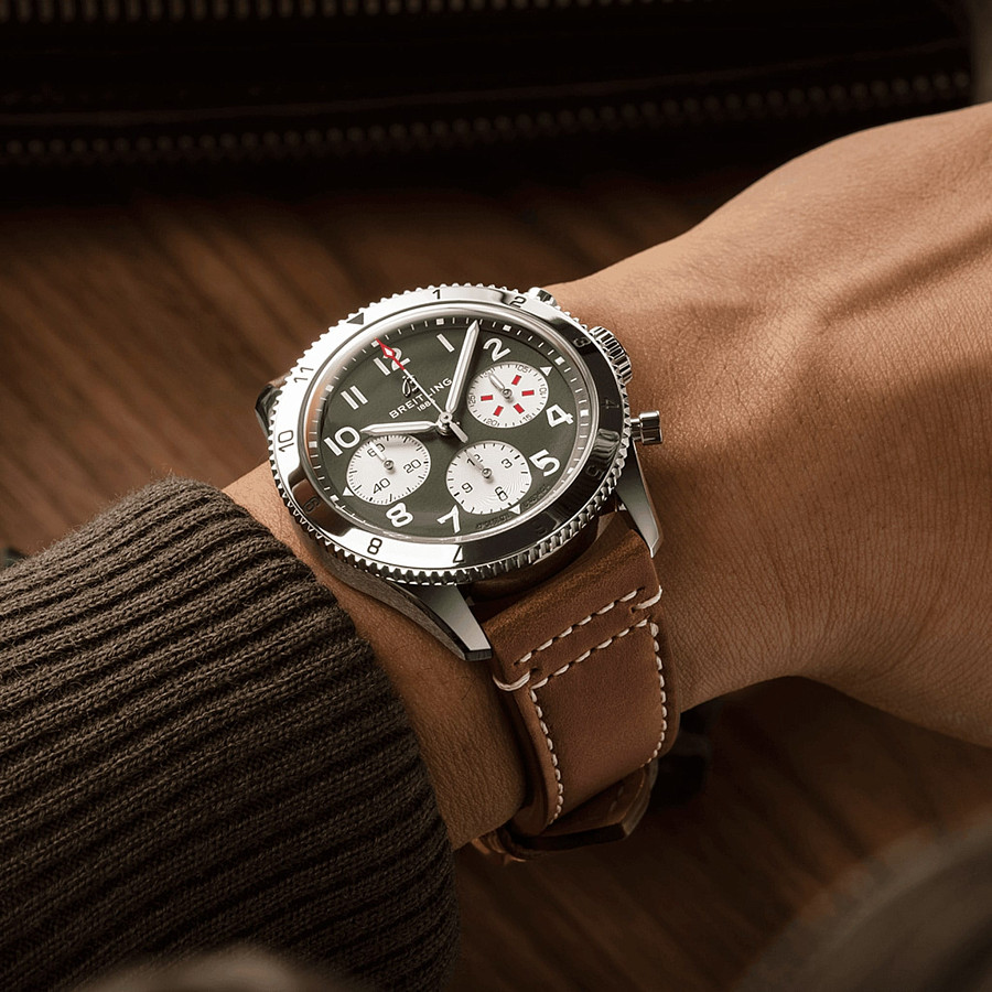 Часы Breitling Classic Avi Chronograph 42 Curtiss Warhawk A233802A1L1X1 — артикул A233802A1L1X1