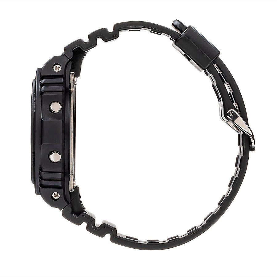 Часы Casio G-Shock DW-5750UE-1 — черный, пластик