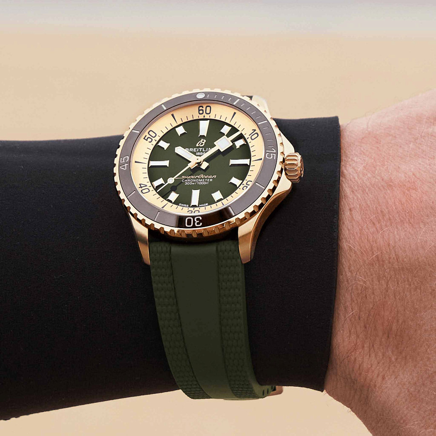 Часы Breitling Superocean Automatic 42 N17375201L1S1 — каучук, мужские