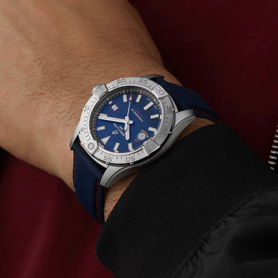 Часы Breitling Avenger Automatic 42 mm A173281A1C1X1 — Швейцария, механические