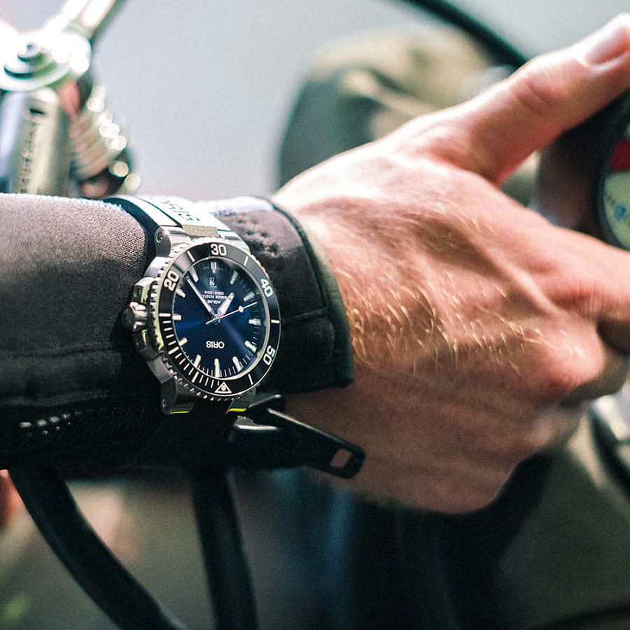 Часы Oris Aquis Date 01 733 7732 4135-07 4 21 64FC — металл сталь, Швейцария