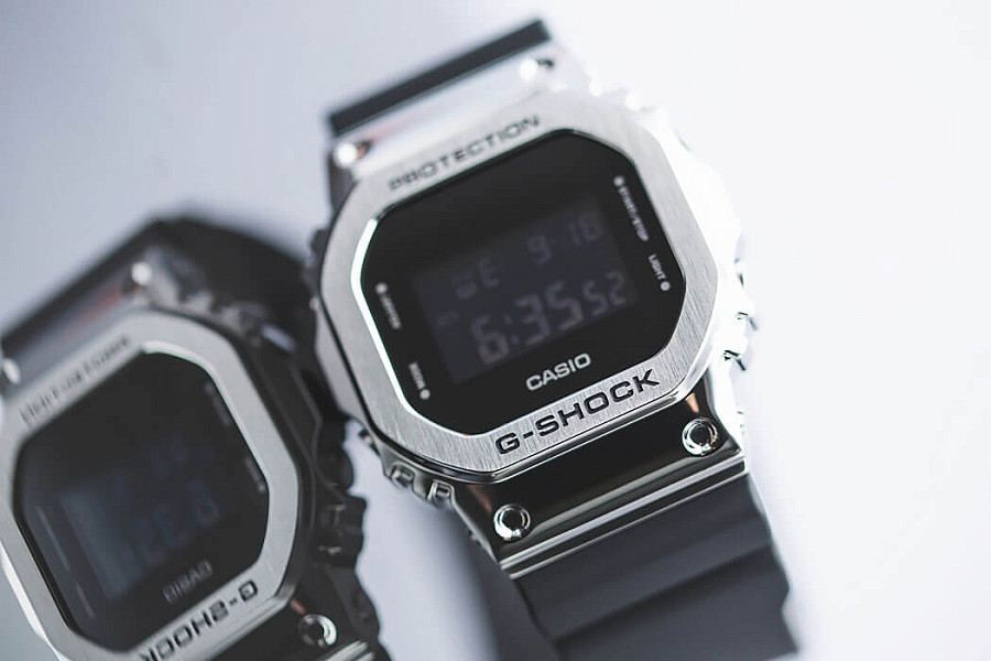 Часы Casio G-Shock GM-5600-1 — электронные, Япония, мужские