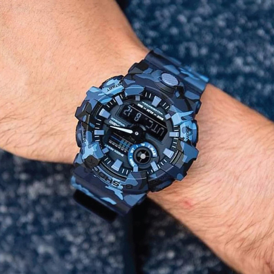 Часы Casio G-Shock GA-700CM-2A — пластик, Япония