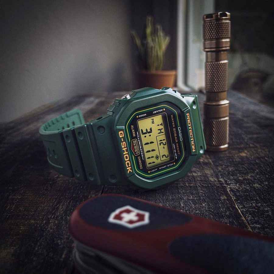 Часы Casio G-Shock DW-5600RB-3 — пластик, пластик