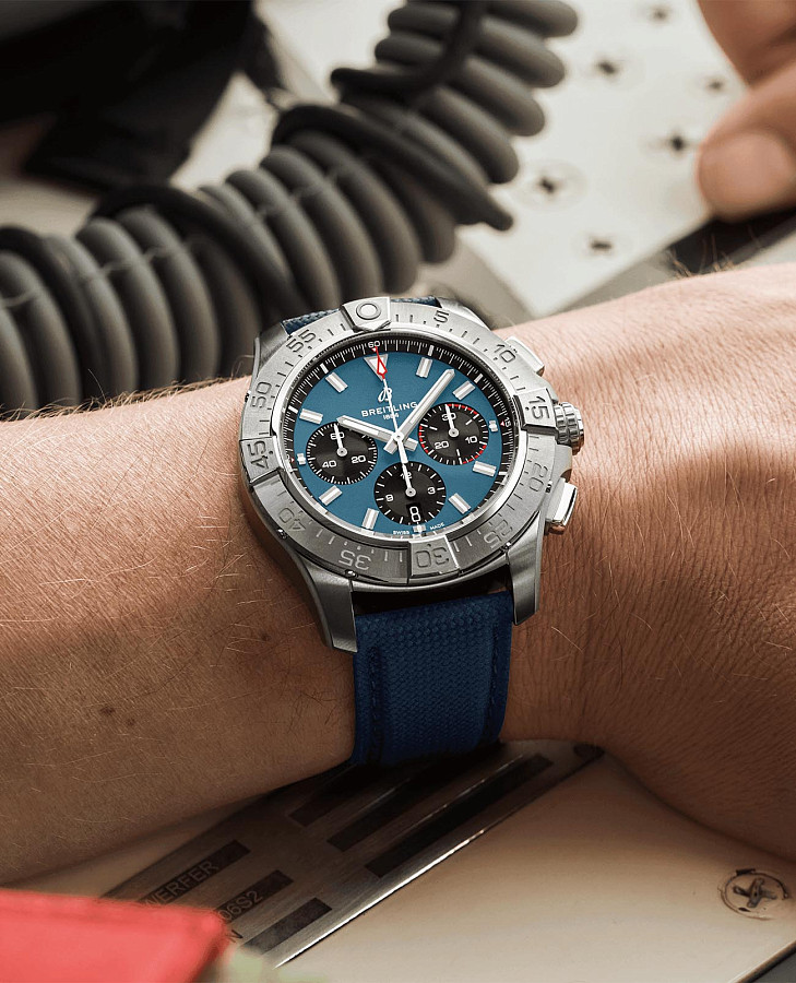 Часы Breitling Avenger B01 Chronograph 44 AB0147101C1X1 — кожаный, мужские
