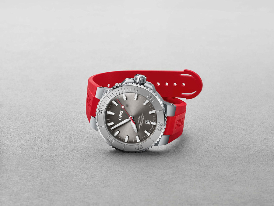 Часы Oris Aquis Date Relief 01 733 7730 4153-07 4 24 66EB — артикул 01 733 7730 4153-07 4 24 66EB