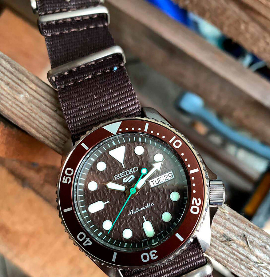 Часы Seiko 5 Sports SRPD85K1S — коричневый, сталь металл