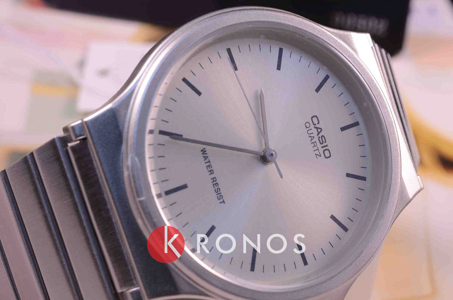 Часы Casio Collection MQ-24D-7E — Япония, кварцевые