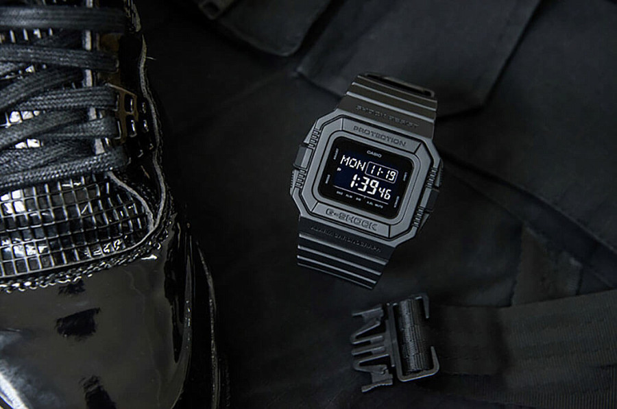 Часы Casio G-Shock DW-D5500BB-1 — мужские, пластик