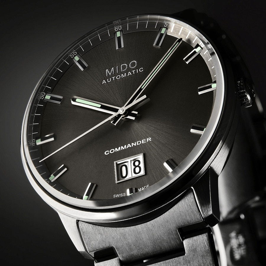 Часы Mido Commander Big Date M021.626.33.061.00 — черный, сталь металл