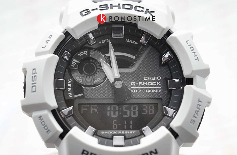 Часы Casio G-Shock GBA-900-7A — электронные, пластик