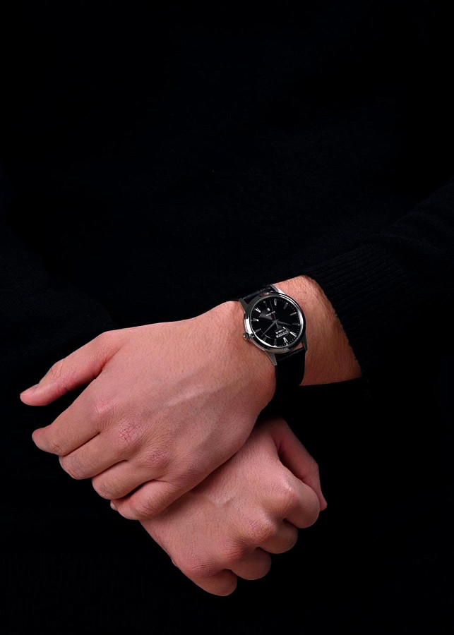 Часы Citizen Eco-Drive AW0100-27E — кварцевые, металл сталь