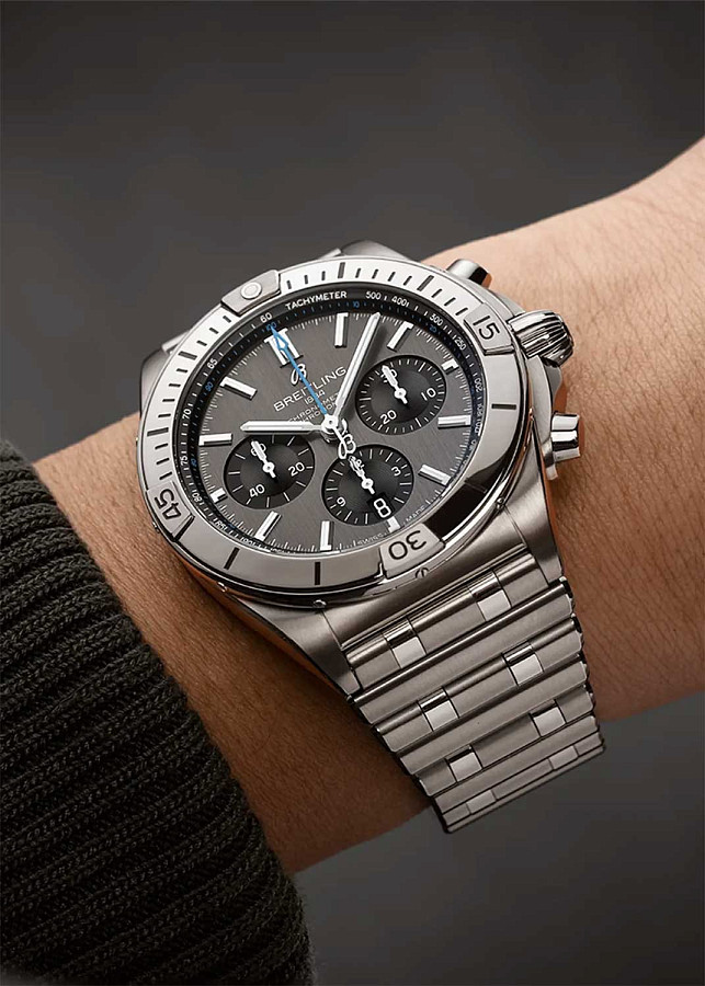Часы Breitling Chronomat B01 42 mm EB0134101M1E1 — механические, титан