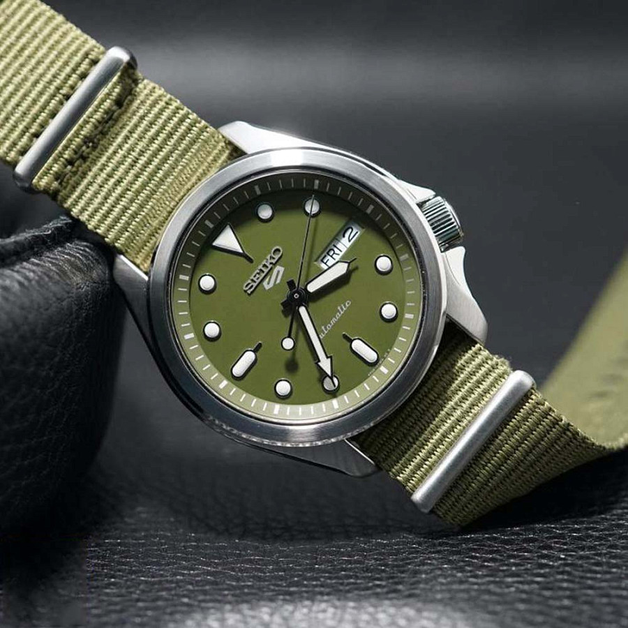 Часы Seiko 5 Sports SRPE65K1 — зеленый, сталь металл